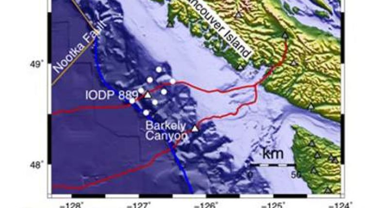 First Real-Time Seafloor Earthquake Observatory