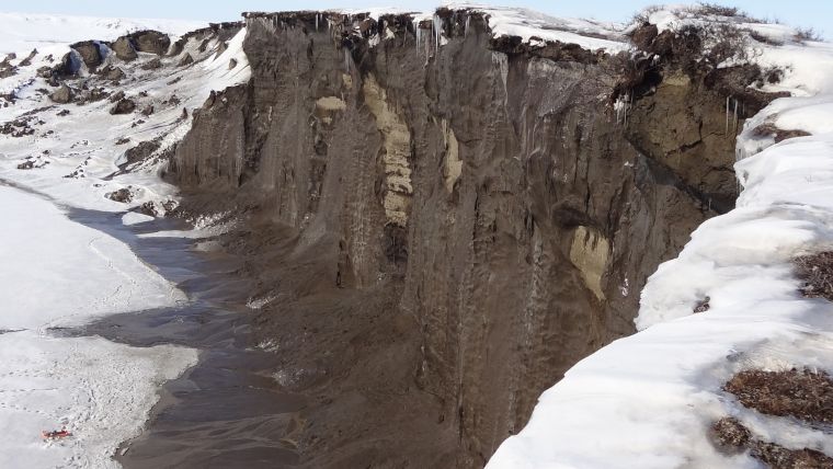 Researchers Measure Record Erosion on Alaskan Riverbank
