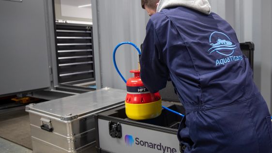 AquaTitans partners with Sonardyne for submersibles package tracking solution