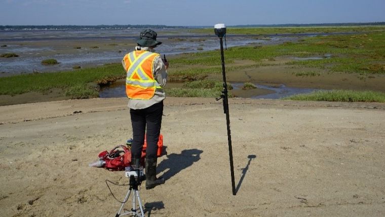 Participatory geomatics network for coastal mapping and monitoring